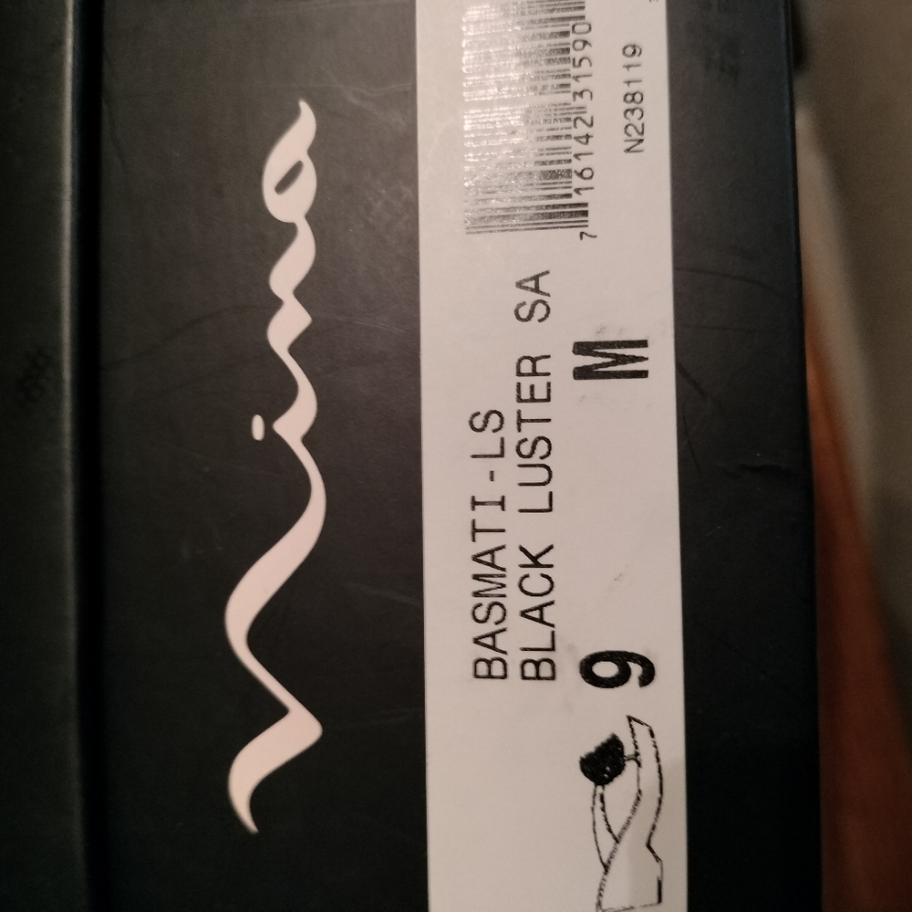 NIB Nina slip flops sz 9